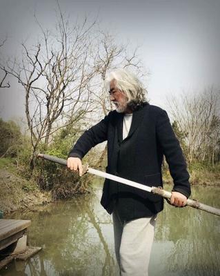 老驥伏櫪！張紀中耍劍顯“大俠”風范